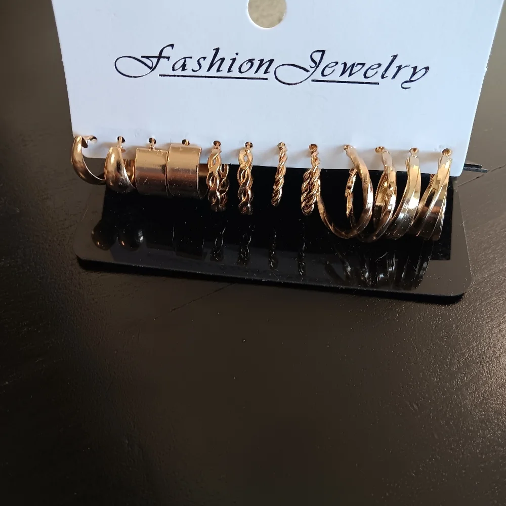 Earrings - Picture 1 of 1